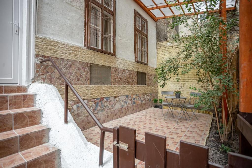 Cosy Two Bedroom Flat In Josika Street, Paprika * Budapeste