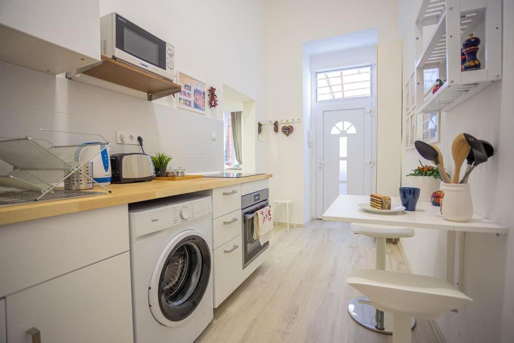 Cosy Two Bedroom Flat In Josika Street, Paprika Apartmán *