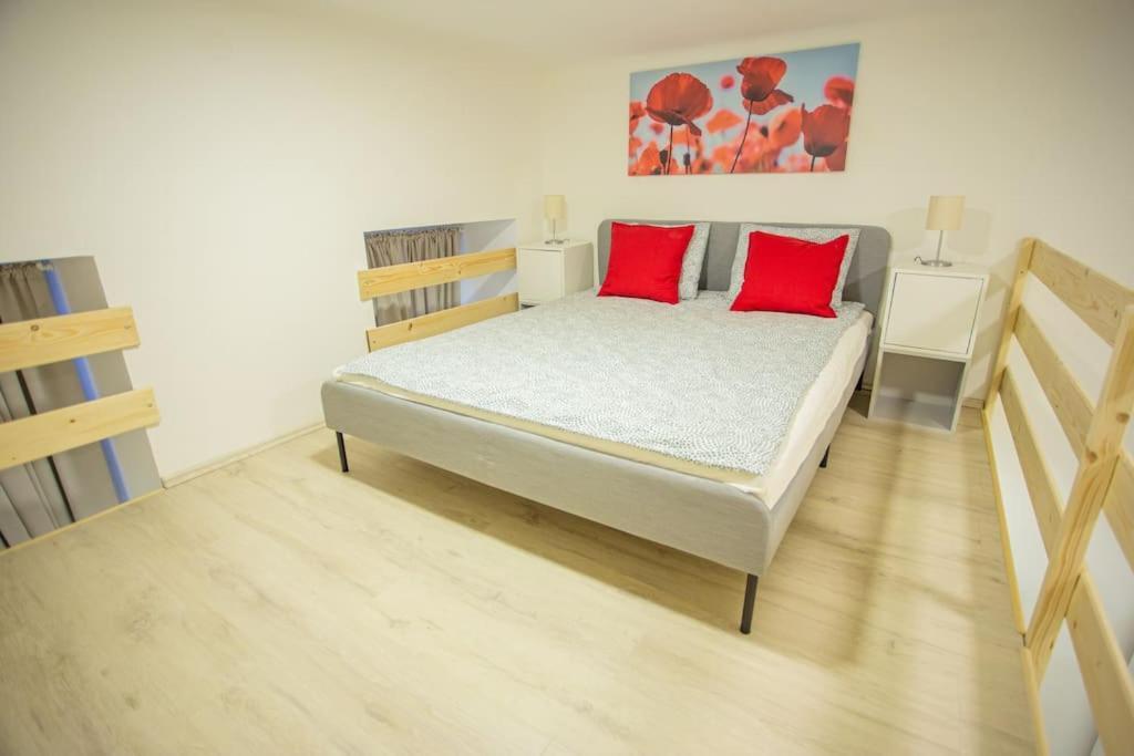 Cosy Two Bedroom Flat In Josika Street, Paprika * Budapešť