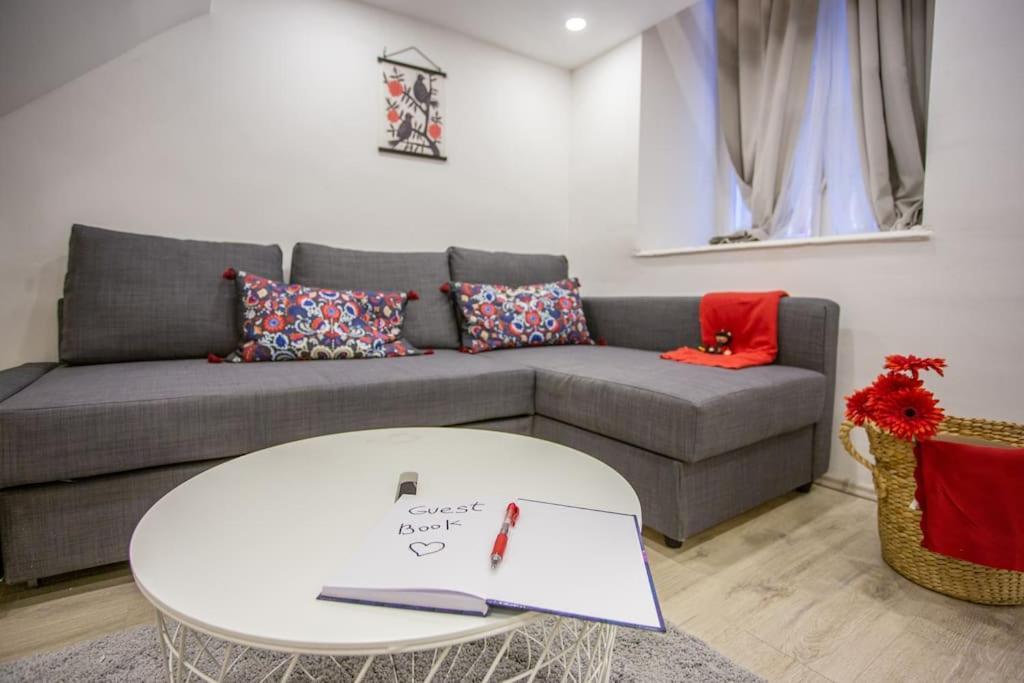 Cosy Two Bedroom Flat In Josika Street, Paprika Budapeste