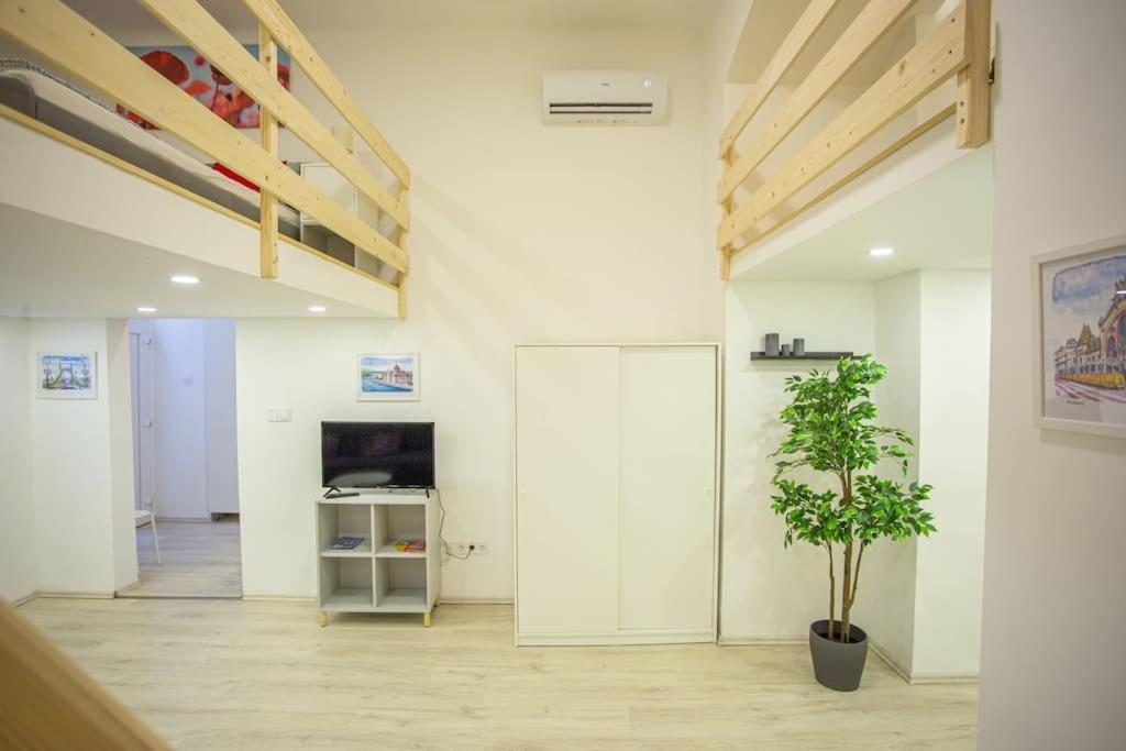 Cosy Two Bedroom Flat In Josika Street, Paprika * Budapešť